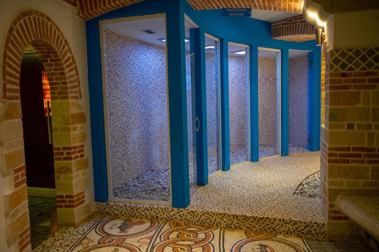 Bougainville Bay Hotel Sarandë Esterno foto The interior of the hotel