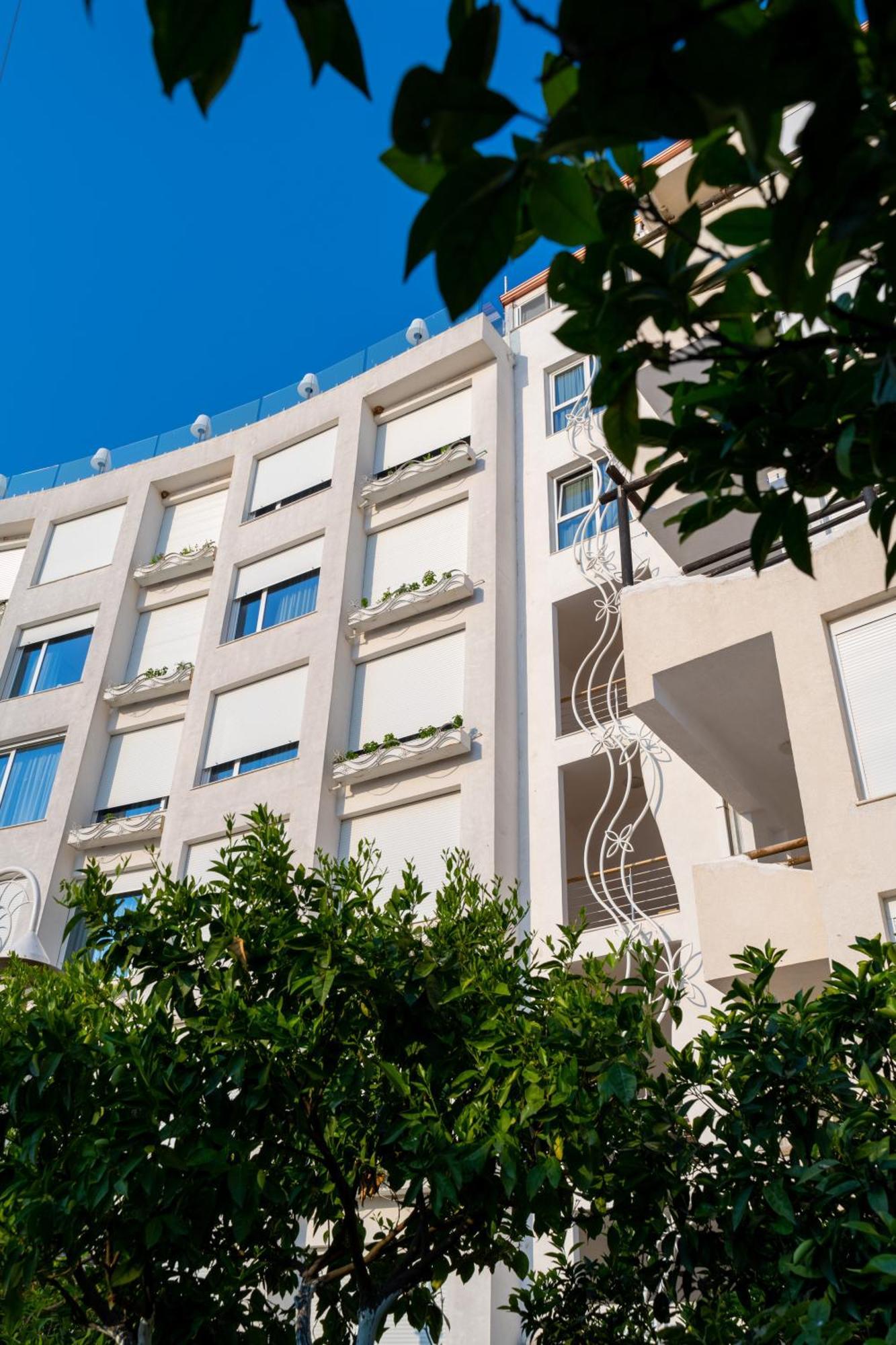 Bougainville Bay Hotel Sarandë Esterno foto The building of the university library