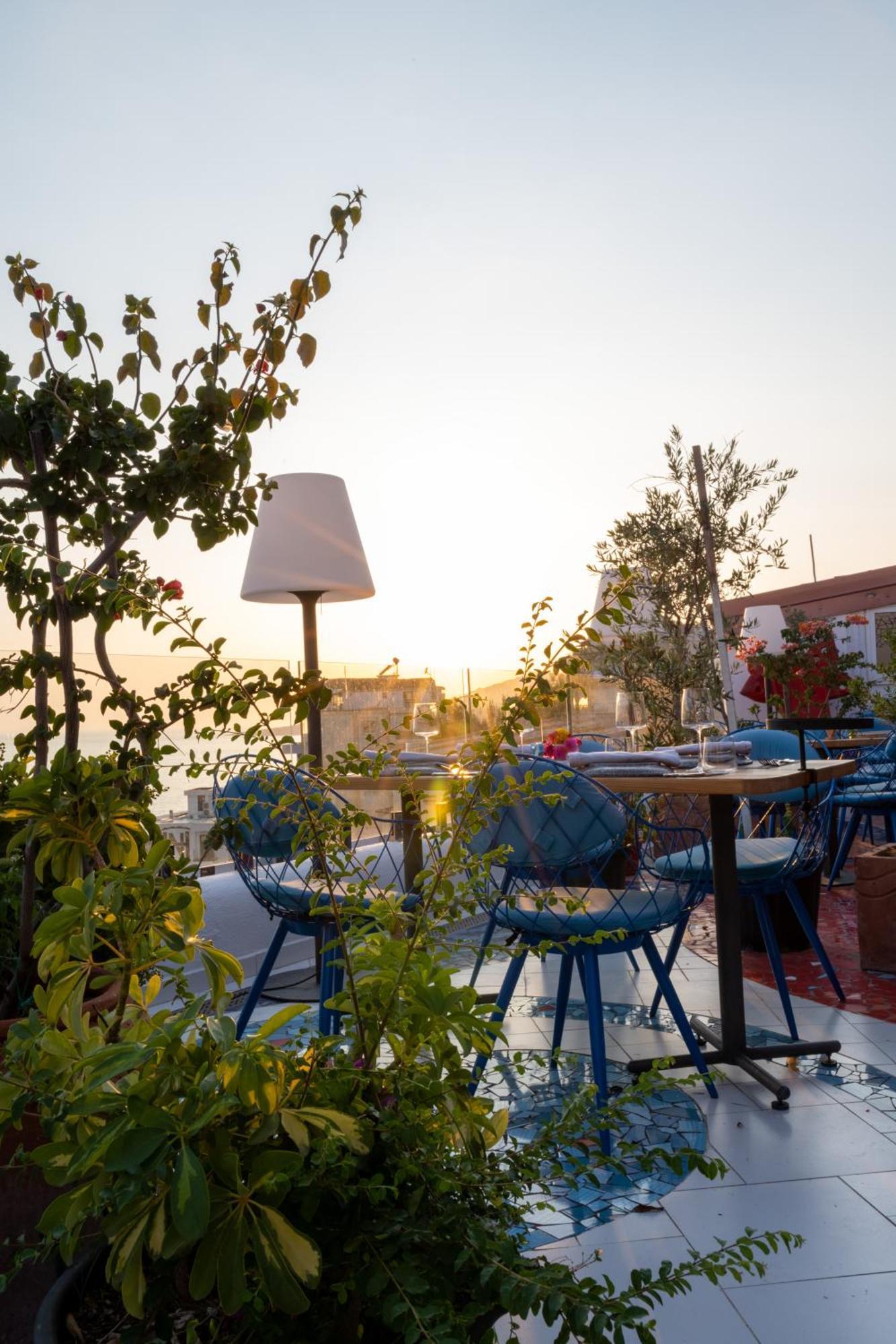 Bougainville Bay Hotel Sarandë Esterno foto Sunset at the rooftop bar