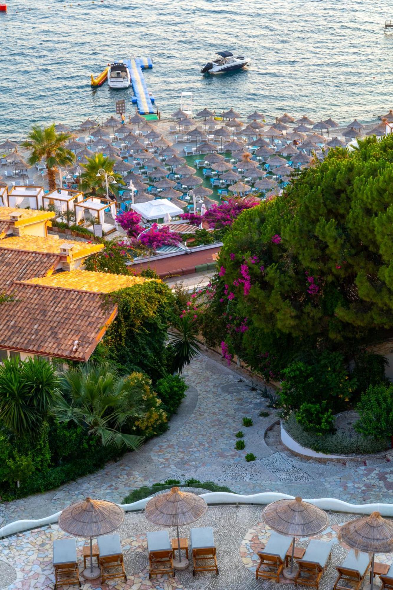 Bougainville Bay Hotel Sarandë Esterno foto A street in Marbella