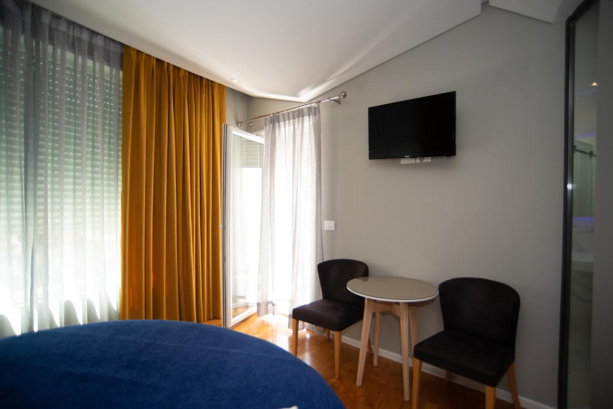Bougainville Bay Hotel Sarandë Esterno foto A room at the hotel