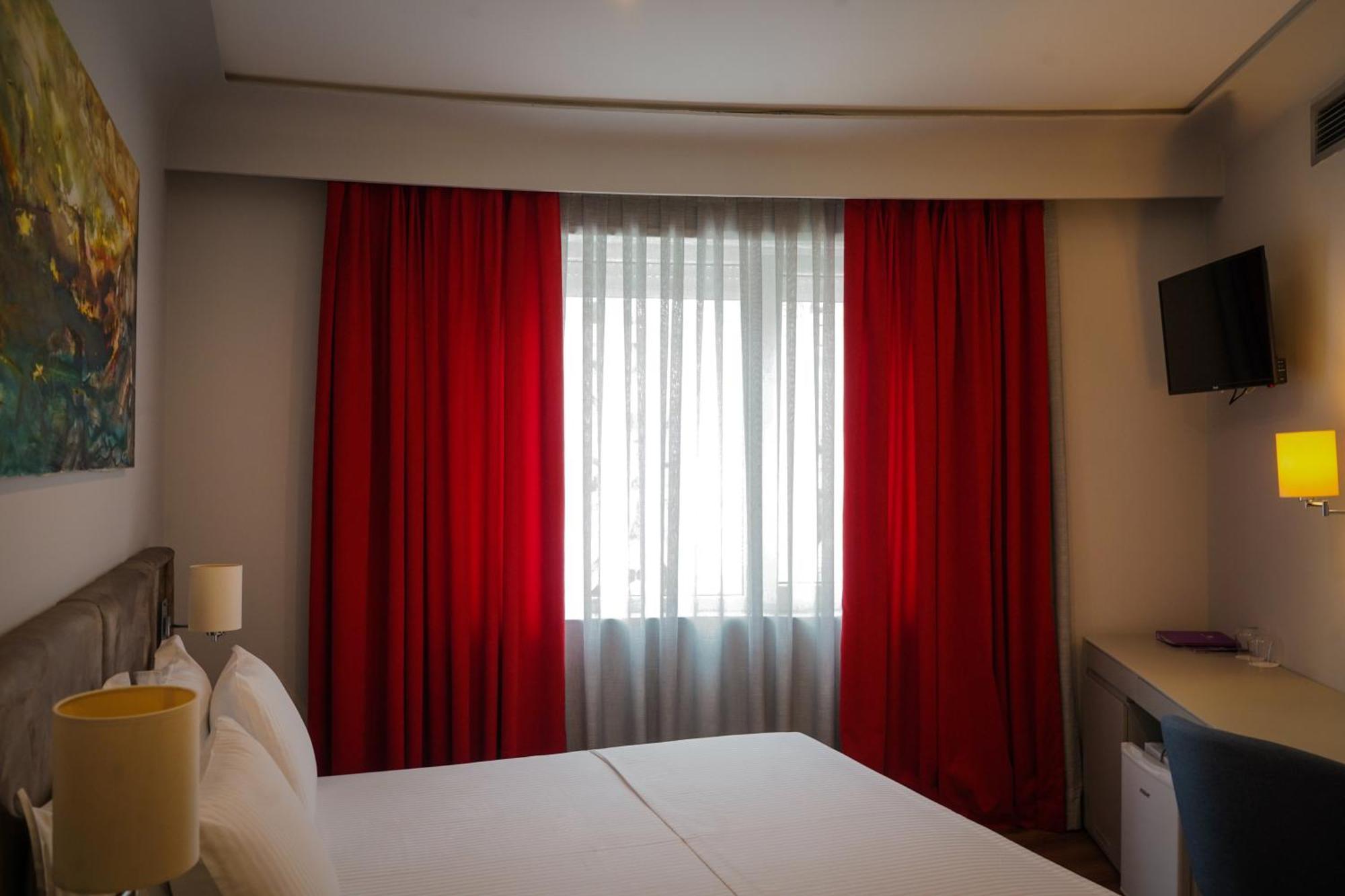 Bougainville Bay Hotel Sarandë Esterno foto