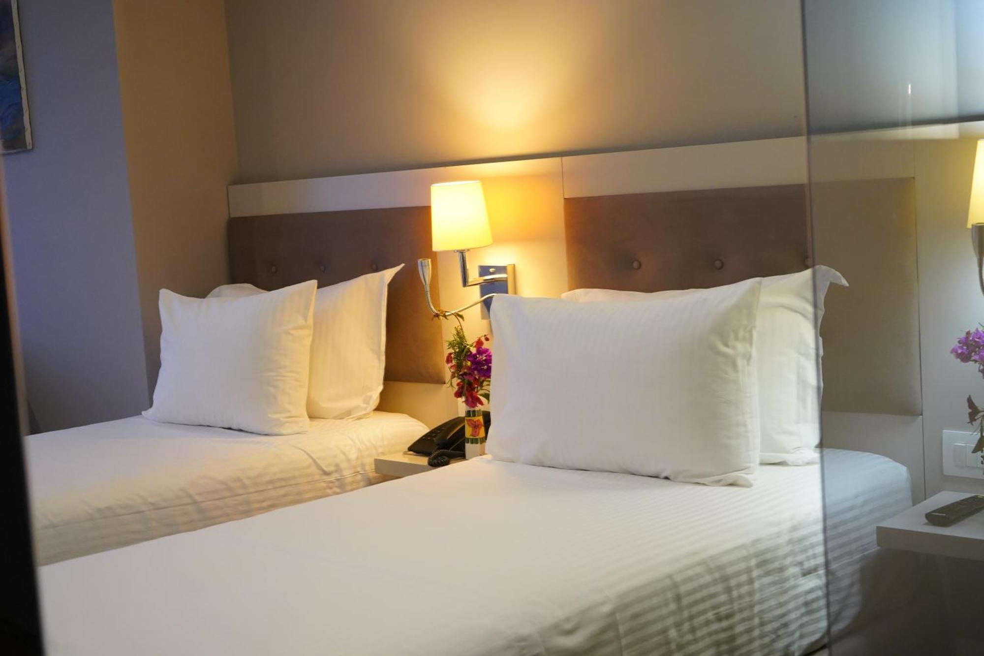Bougainville Bay Hotel Sarandë Esterno foto