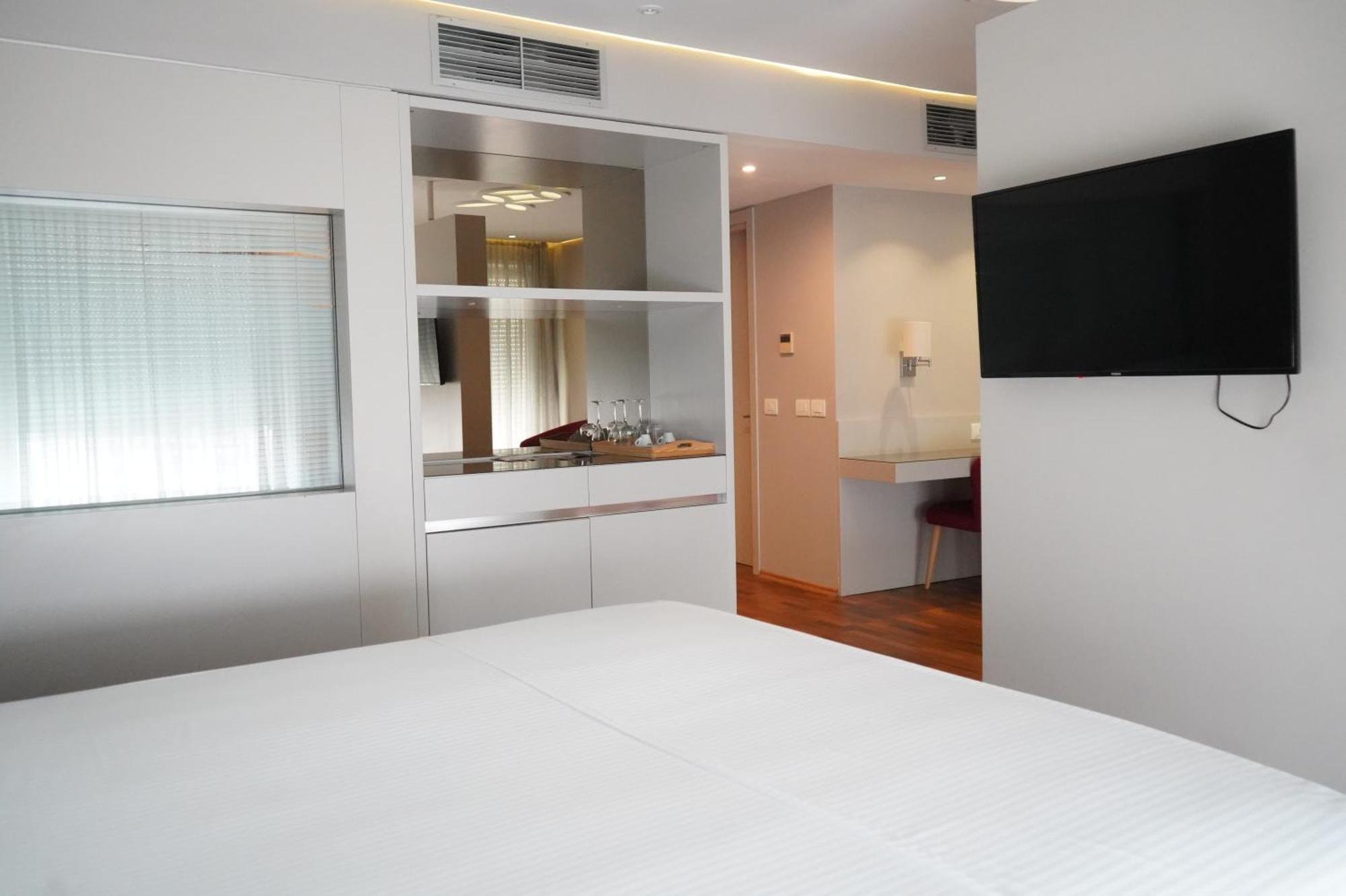 Bougainville Bay Hotel Sarandë Esterno foto